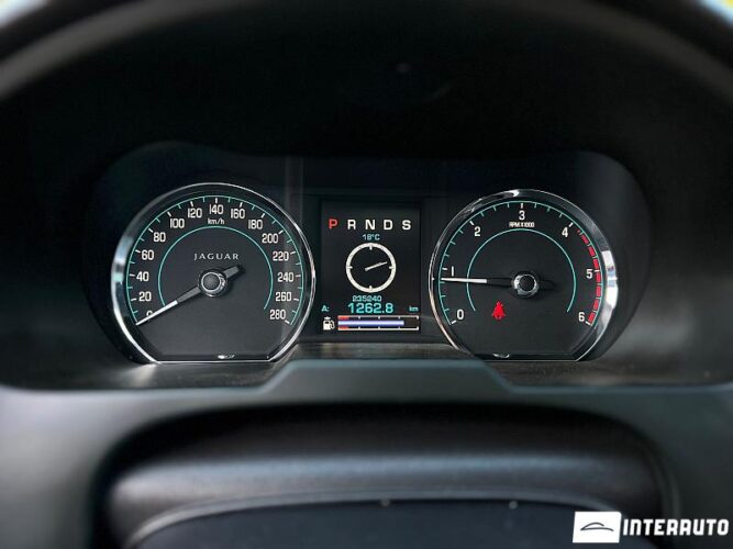 Jaguar XF 42 interauto-car