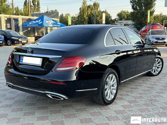Mercedes E 300 30 interauto-car