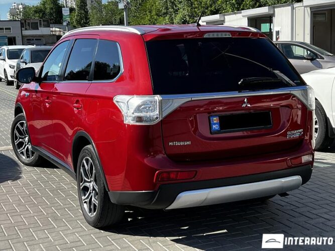 Mitsubishi Outlander 33 interauto-car