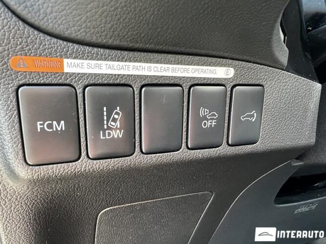 Mitsubishi Outlander 42 interauto-car