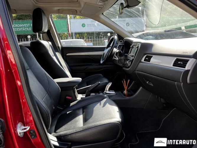 Mitsubishi Outlander 37 interauto-car