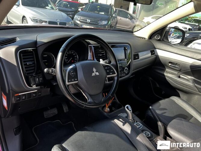 Mitsubishi Outlander 34 interauto-car