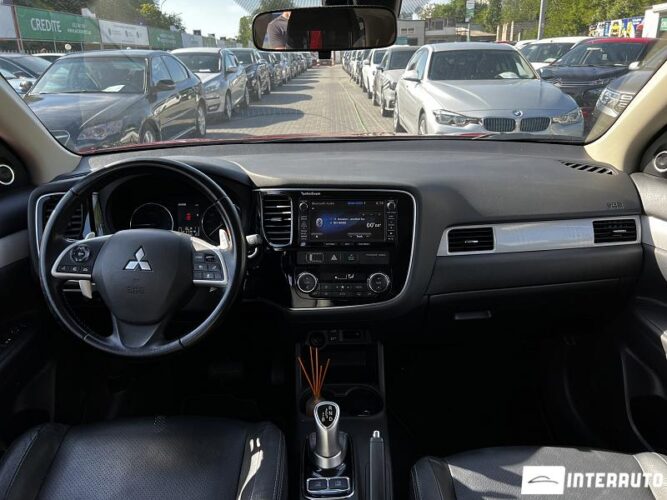 Mitsubishi Outlander 38 interauto-car