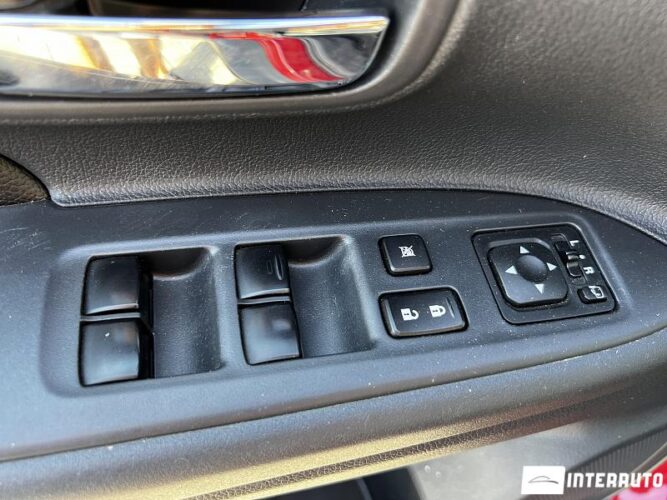 Mitsubishi Outlander 44 interauto-car