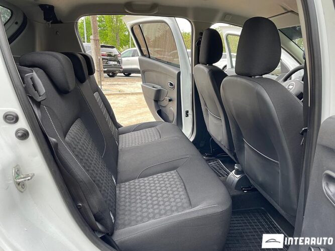 Dacia Sandero 33 interauto-car