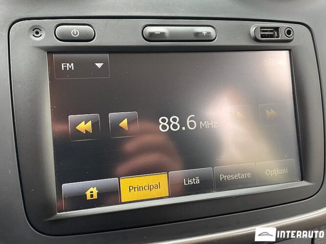 Dacia Sandero 37 interauto-car