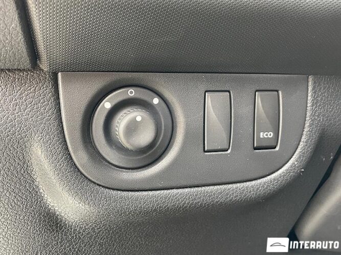 Dacia Sandero 40 interauto-car