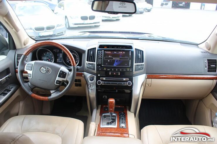 Toyota Land Cruiser 37 interauto-car
