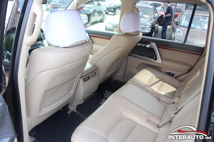 Toyota Land Cruiser 36 interauto-car