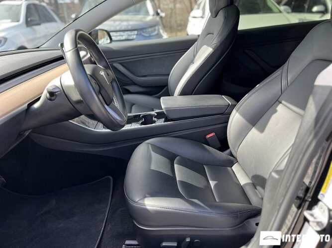 Tesla Model 3 44 interauto-car