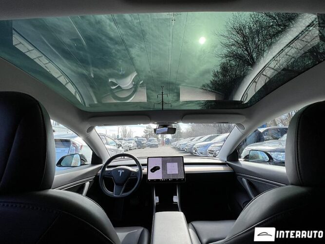 Tesla Model 3 35 interauto-car