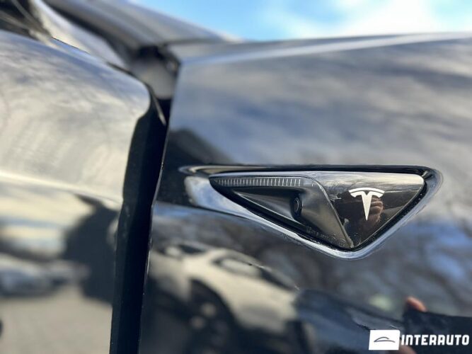 Tesla Model 3 39 interauto-car