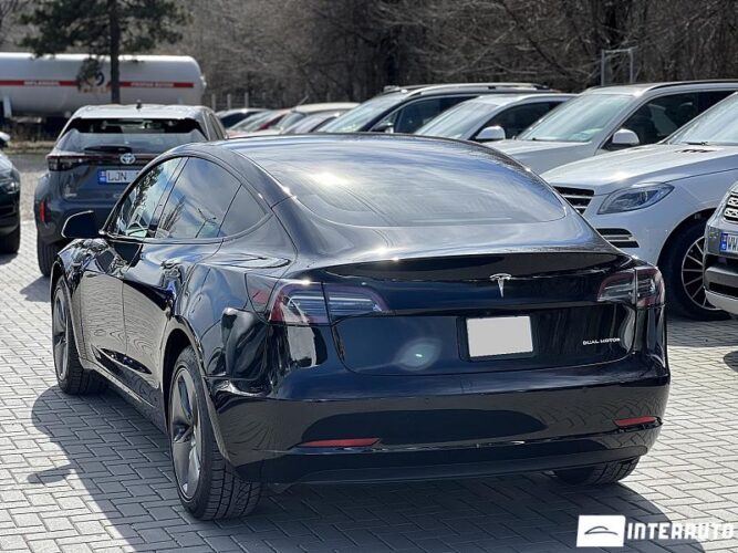 Tesla Model 3 33 interauto-car