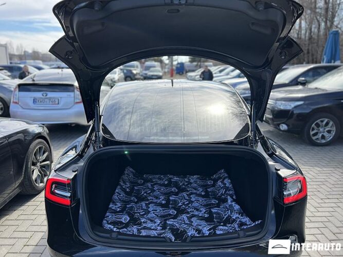 Tesla Model 3 38 interauto-car