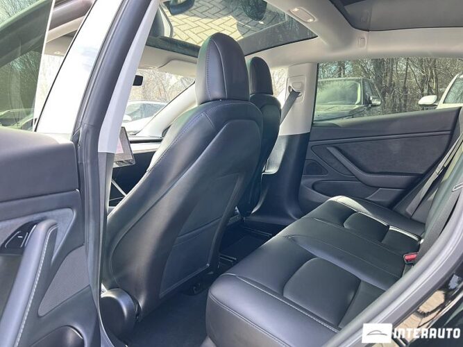 Tesla Model 3 43 interauto-car