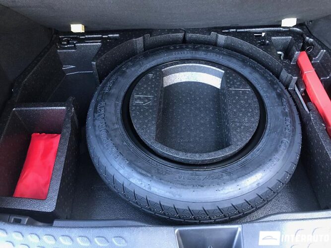 Toyota C-HR 59 interauto-car