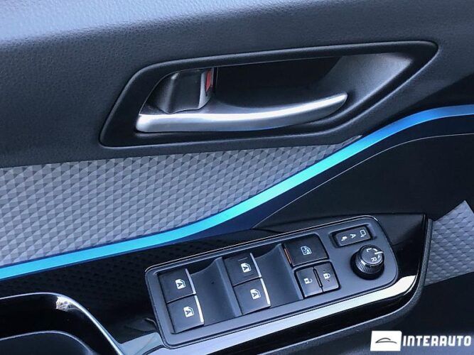 Toyota C-HR 57 interauto-car