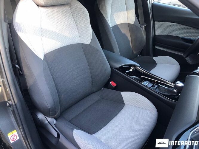 Toyota C-HR 42 interauto-car