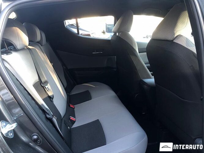 Toyota C-HR 44 interauto-car