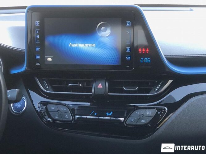 Toyota C-HR 49 interauto-car