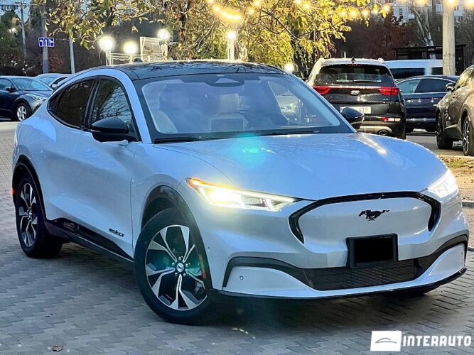 Ford Mustang Mach-E 31 interauto-car