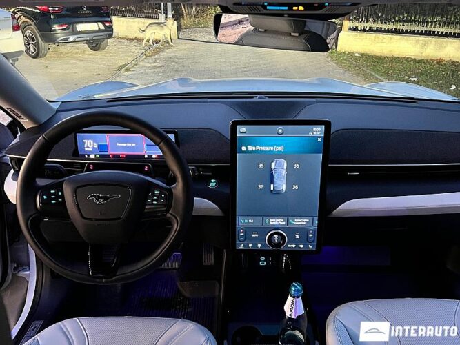 Ford Mustang Mach-E 36 interauto-car