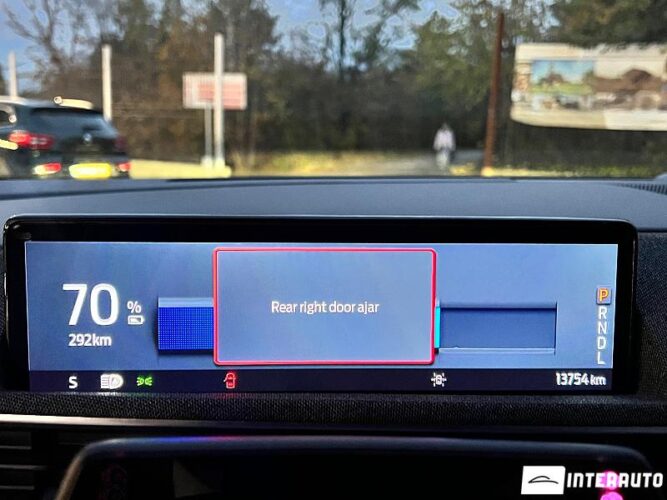 Ford Mustang Mach-E 37 interauto-car