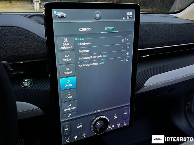 Ford Mustang Mach-E 38 interauto-car