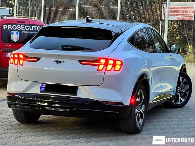 Ford Mustang Mach-E 33 interauto-car