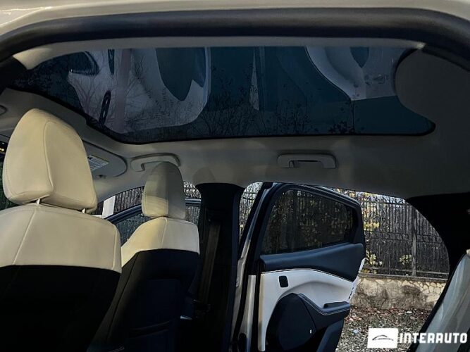 Ford Mustang Mach-E 41 interauto-car