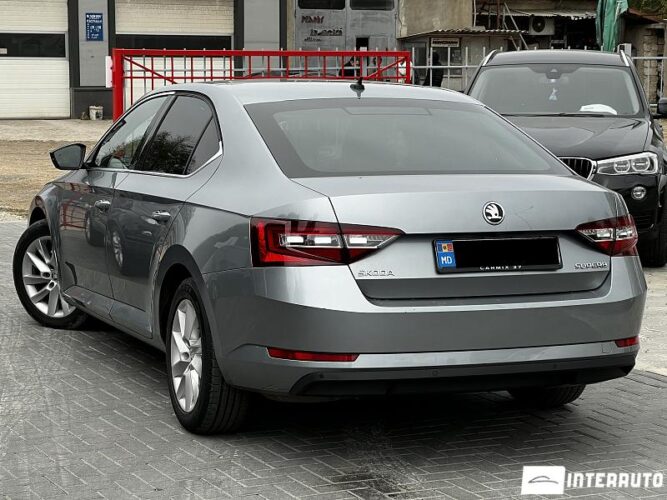 Skoda Superb 36 interauto-car