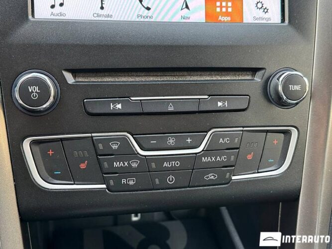 Ford Fusion 44 interauto-car