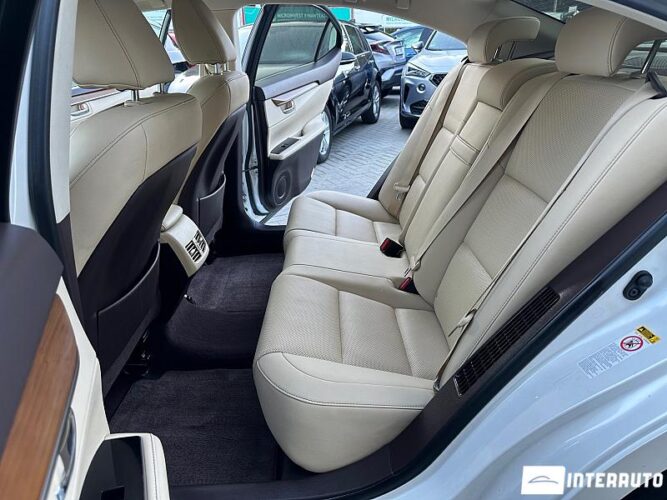Lexus ES 300h 46 interauto-car