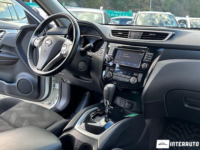 Nissan X-Trail 48 interauto-car