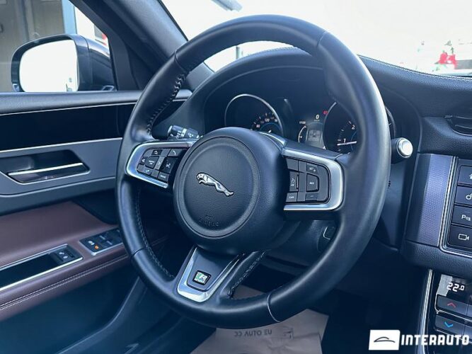 Jaguar XF 42 interauto-car