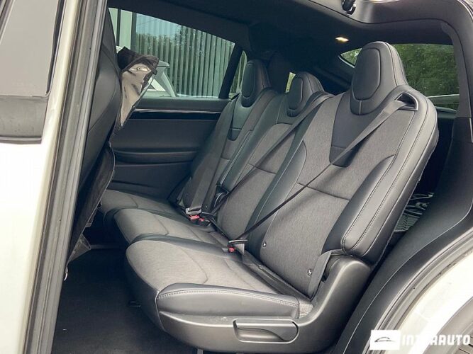 Tesla Model X 51 interauto-car