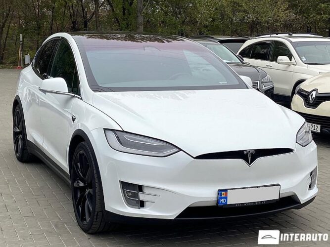 Tesla Model X 36 interauto-car