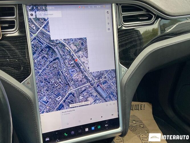 Tesla Model X 46 interauto-car