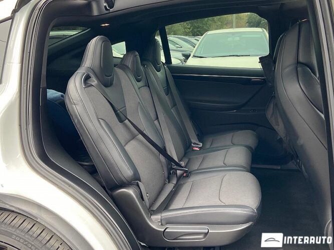 Tesla Model X 49 interauto-car