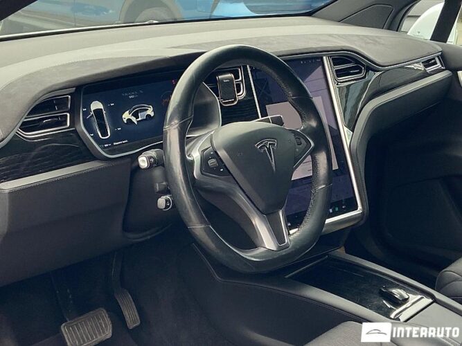 Tesla Model X 39 interauto-car