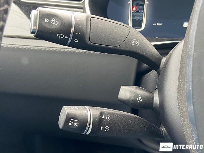 Tesla Model X 41 interauto-car