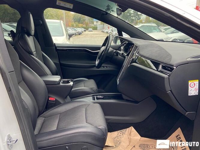 Tesla Model X 47 interauto-car