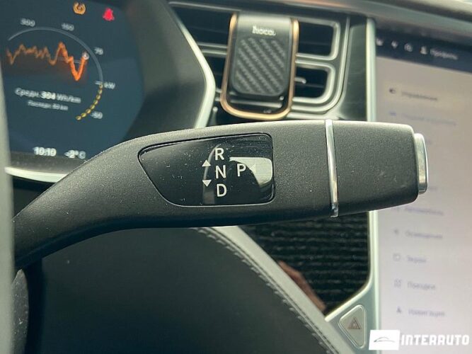 Tesla Model X 43 interauto-car