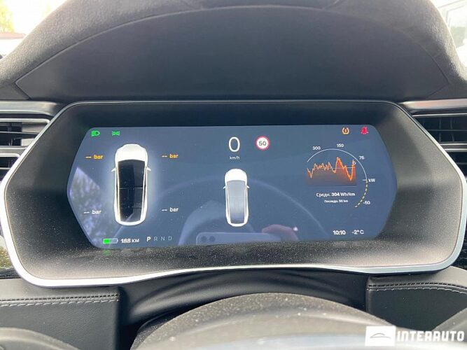 Tesla Model X 42 interauto-car