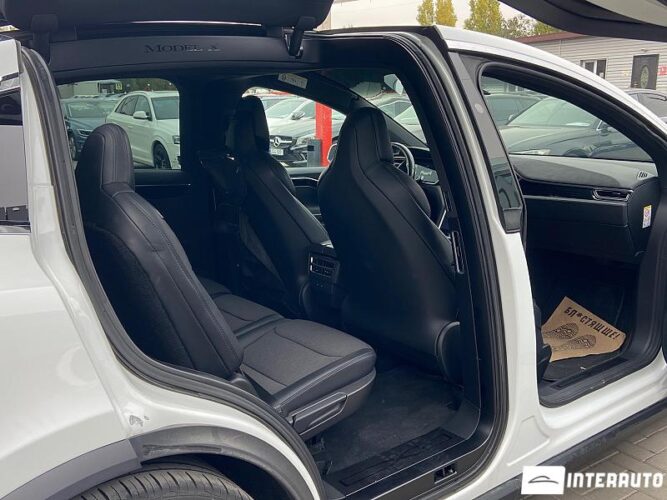 Tesla Model X 52 interauto-car