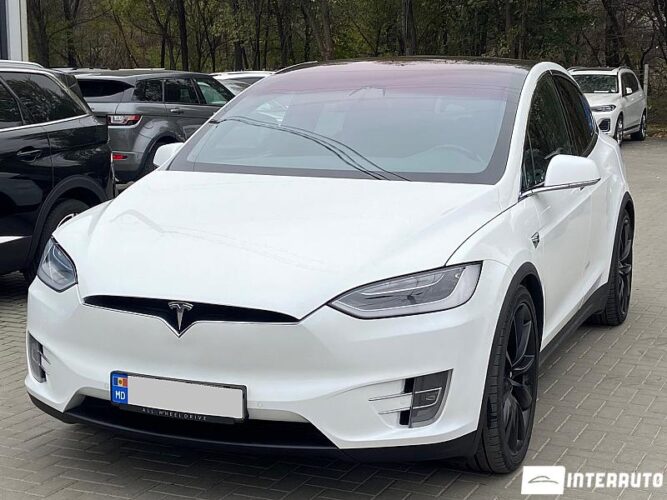 Tesla Model X 33 interauto-car
