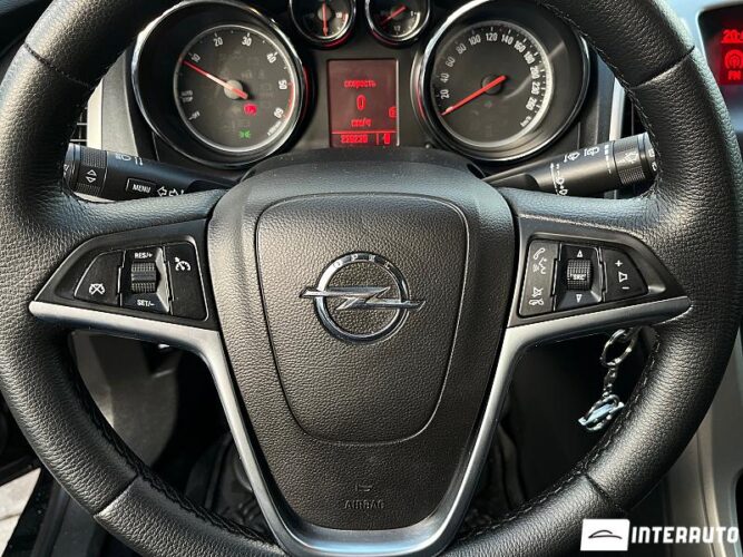 opel Astra 2011