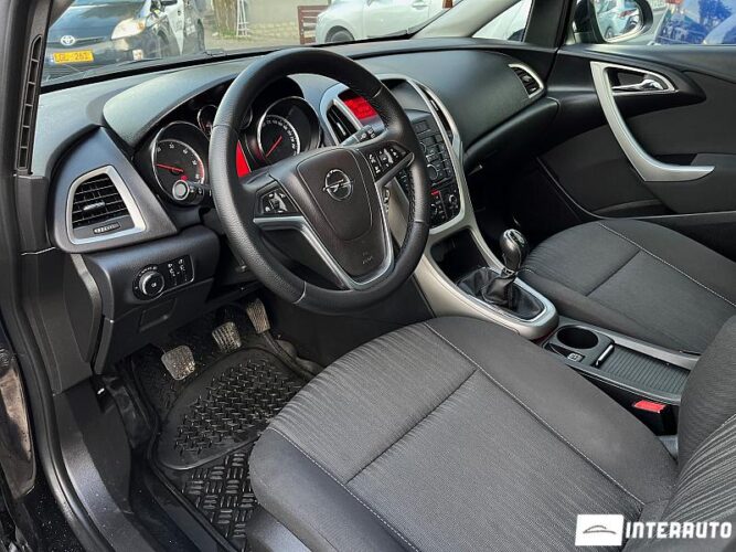 opel Astra 2011