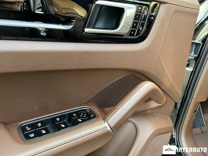 Porsche Cayenne E-Hybrid 39 interauto-car