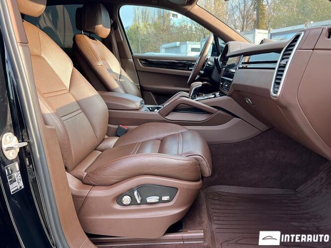 Porsche Cayenne E-Hybrid 47 interauto-car